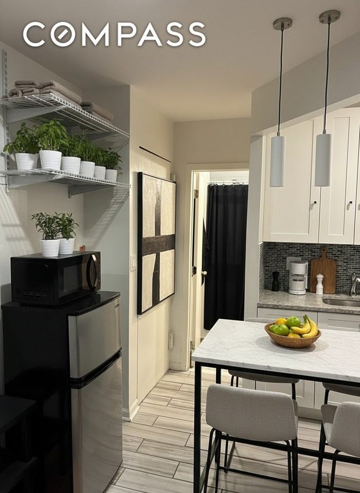 344 E 61st St #3 - Photo 3 of 6