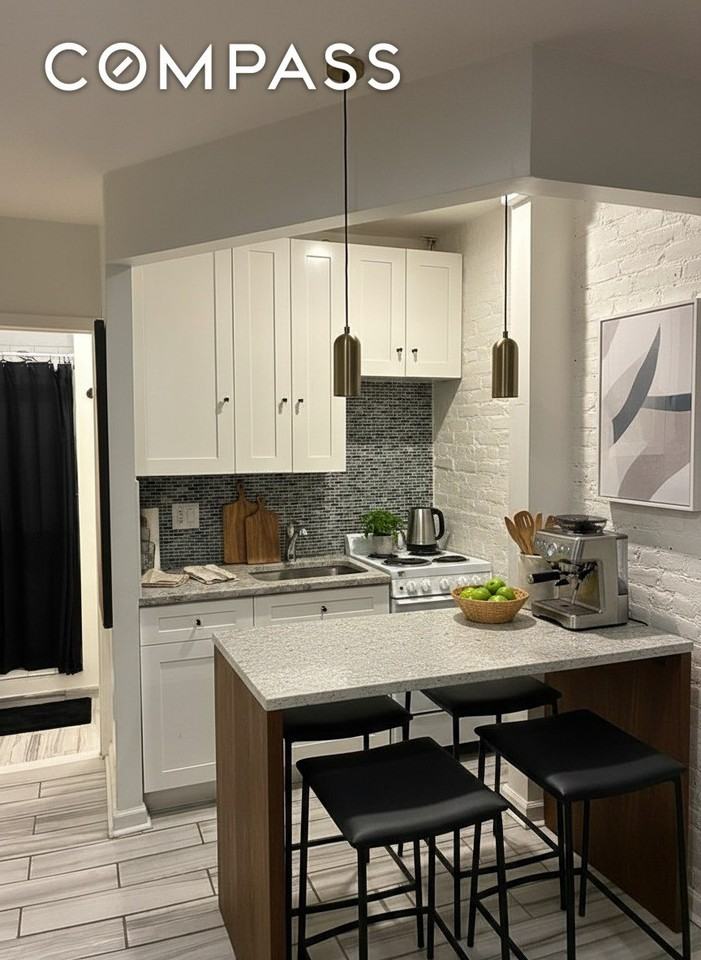 344 E 61st St #3 - Photo 4 of 6