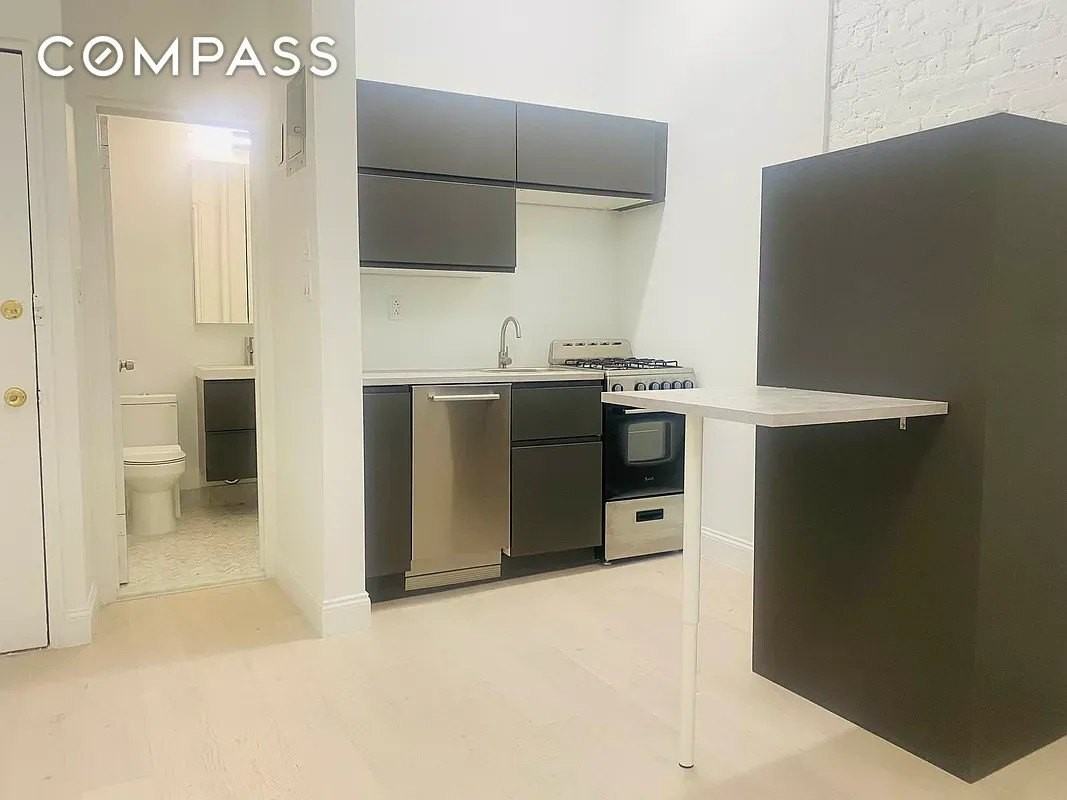 411 E 85th St #1C - Photo 3 of 5