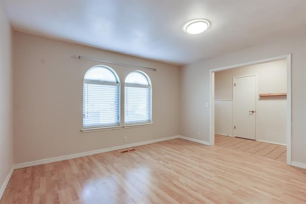 11208 Surrey Hills Blvd - Photo 4 of 16