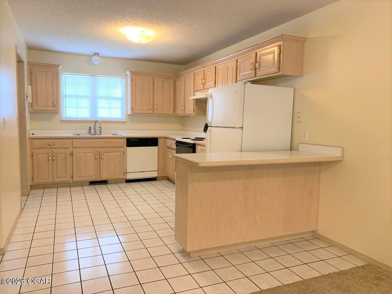 812 S Forest Ave - Photo 3 of 7