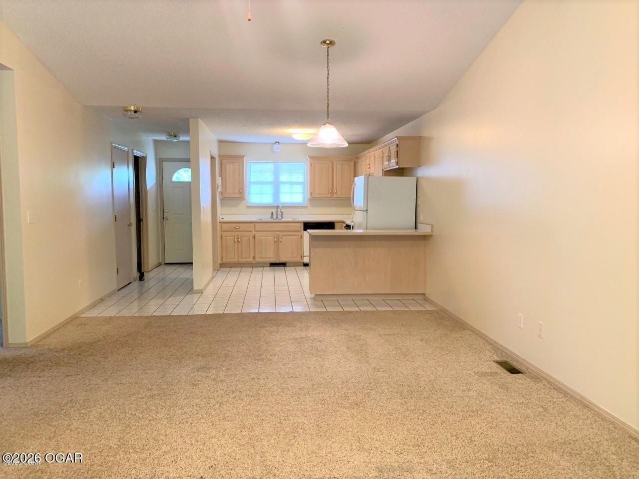 812 S Forest Ave - Photo 4 of 7