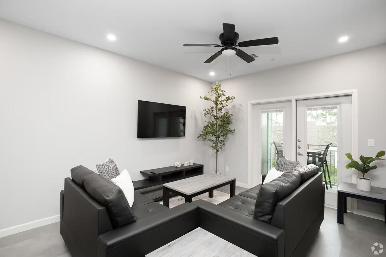 Palma Vista Apartments - Photo 6 of 33