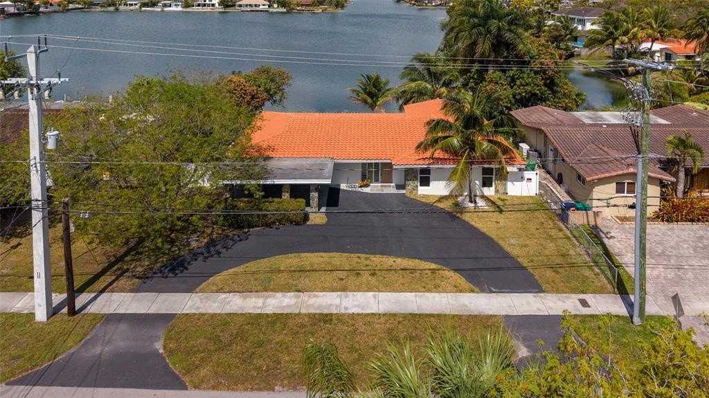 2255 Ne 207th St - Photo 4 of 24