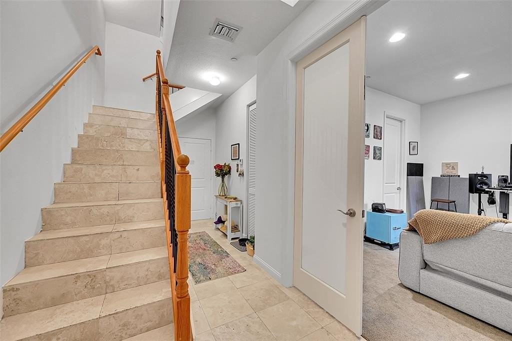 1614 Ne 9th St - Photo 3 of 42