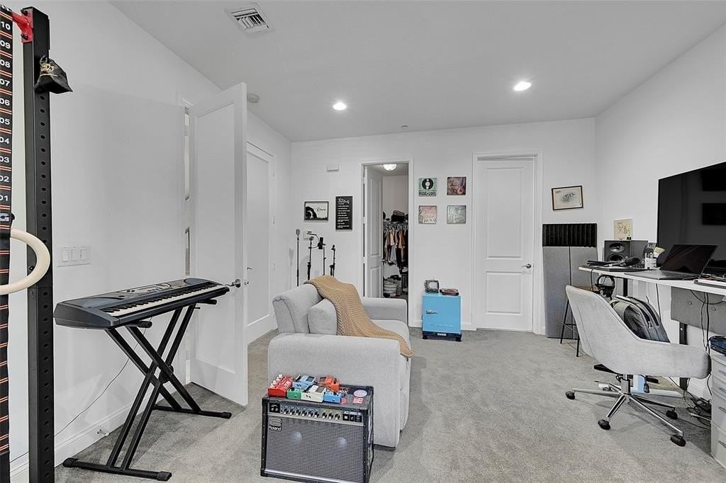 1614 Ne 9th St - Photo 6 of 42