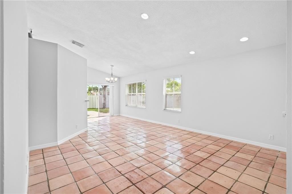 8260 Sw 44th Ct - Photo 6 of 39