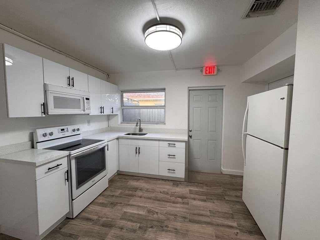 3350 Powerline Rd #2 - Photo 3 of 34