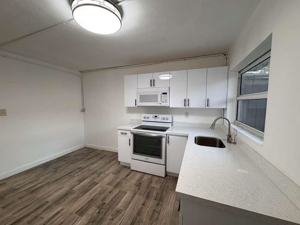 3350 Powerline Rd #2 - Photo 5 of 34