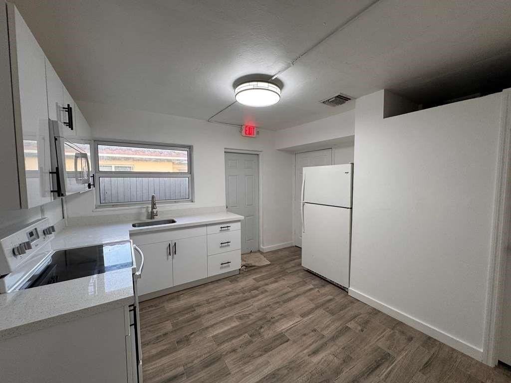 3350 Powerline Rd #2 - Photo 6 of 34