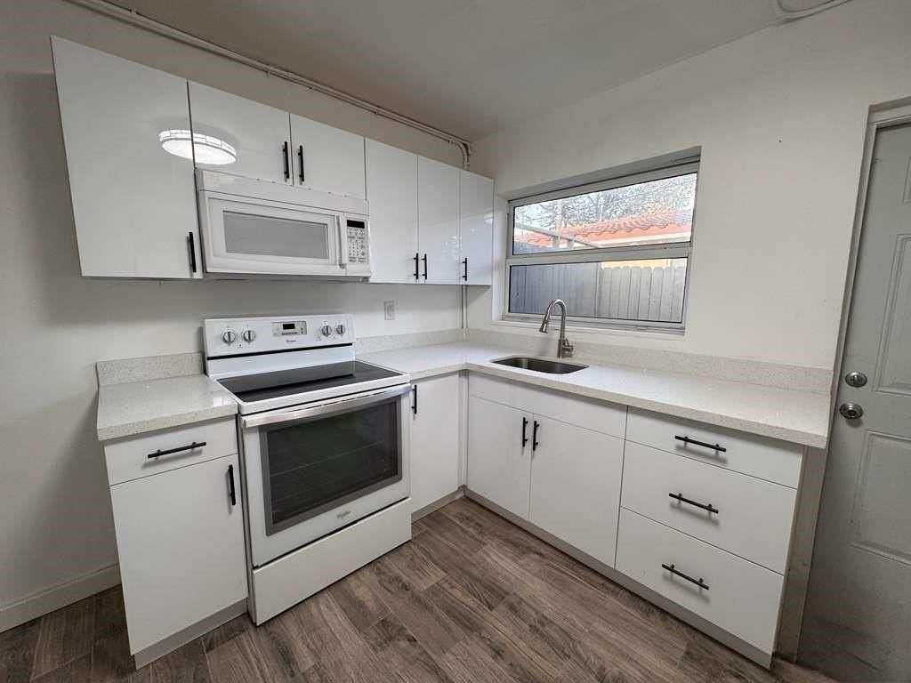 3350 Powerline Rd #2 - Photo 7 of 34