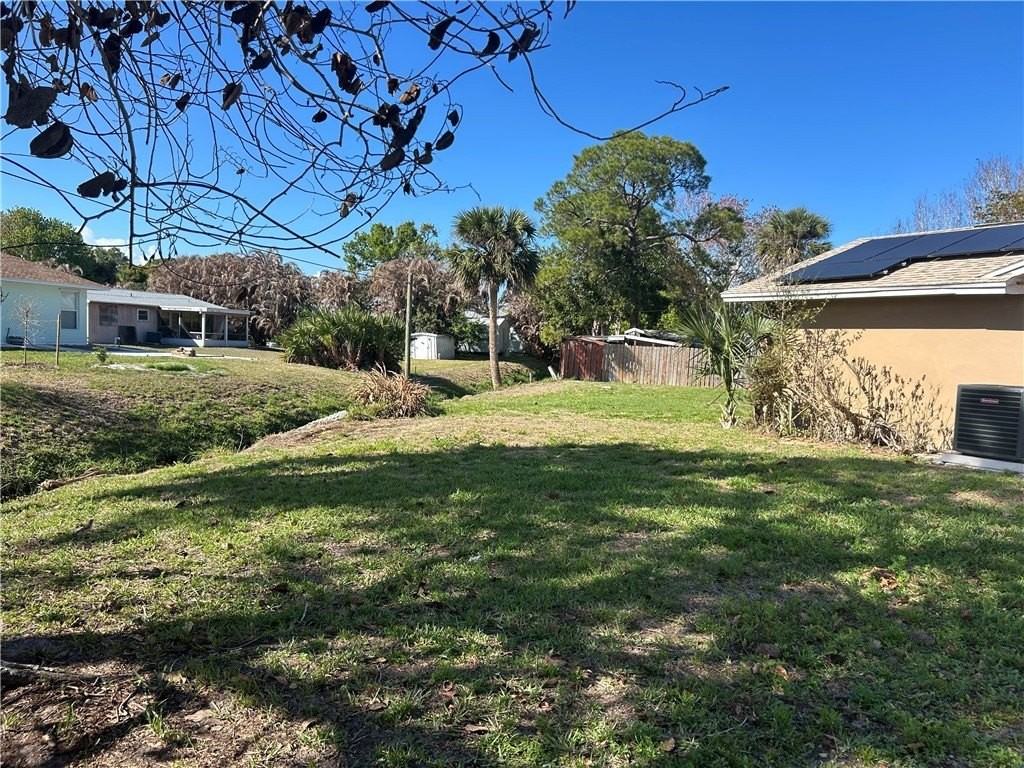 558 Fleming St - Photo 2 of 10