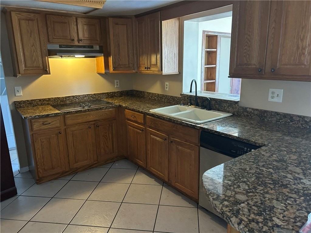 558 Fleming St - Photo 3 of 10