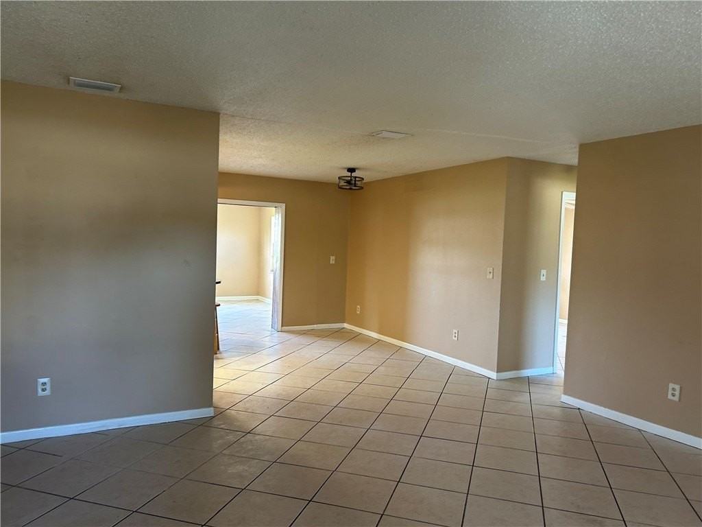 558 Fleming St - Photo 7 of 10