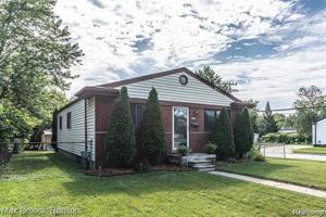 featured image of 3800 Elmhurst Ave