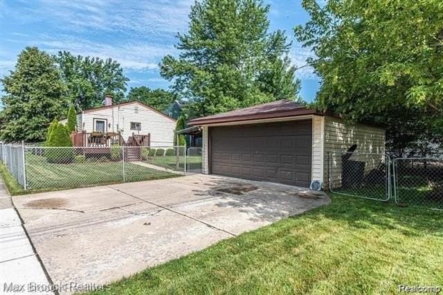 3800 Elmhurst Ave - Photo 7 of 8