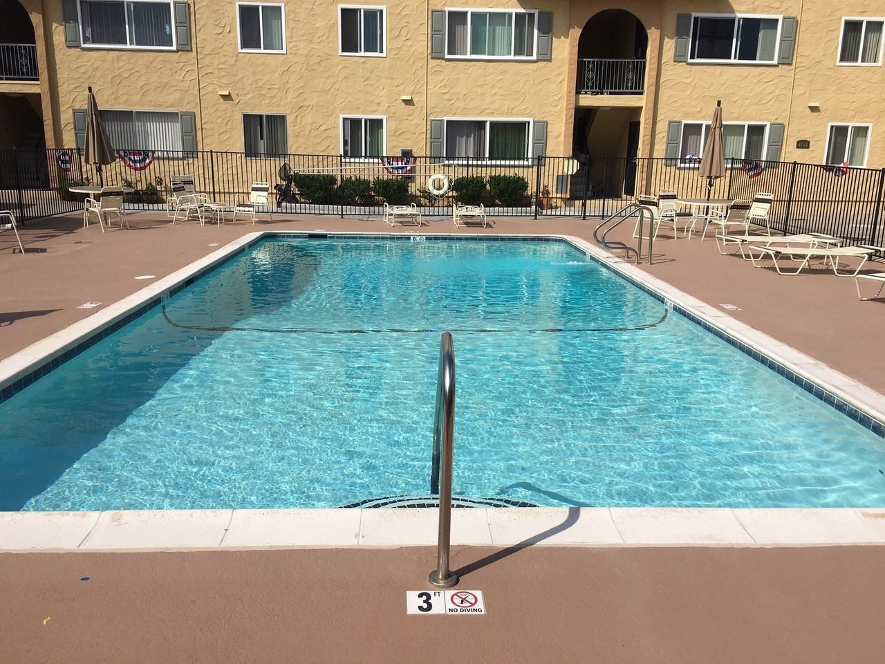 Casa De Windsor - Photo 3 of 32