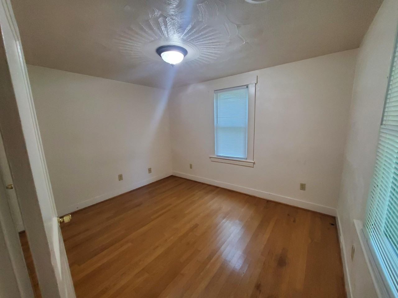 8342 Plantation Rd - Photo 4 of 9