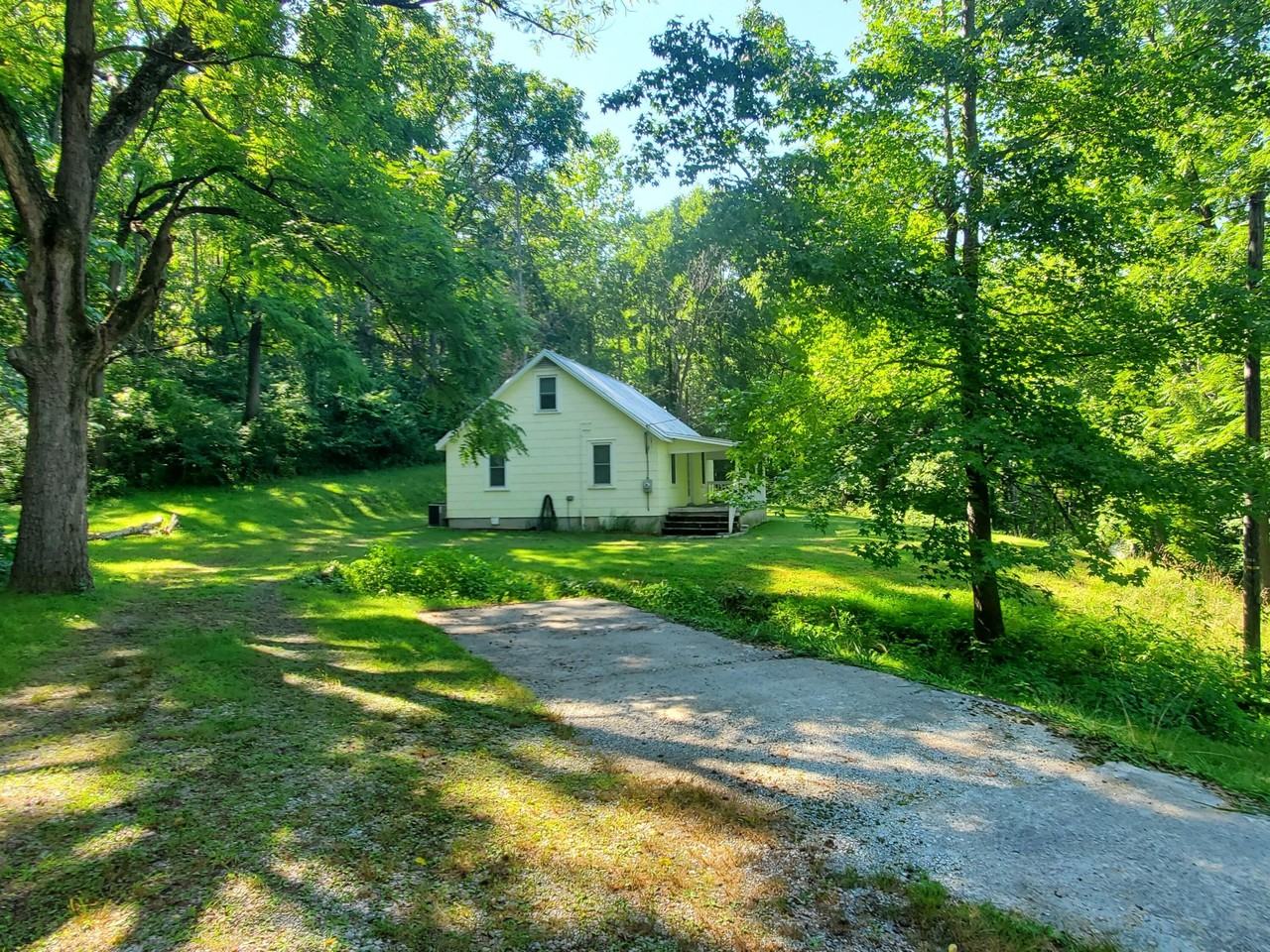 8342 Plantation Rd - Photo 5 of 9