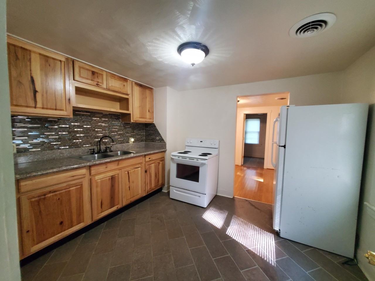 8342 Plantation Rd - Photo 6 of 9