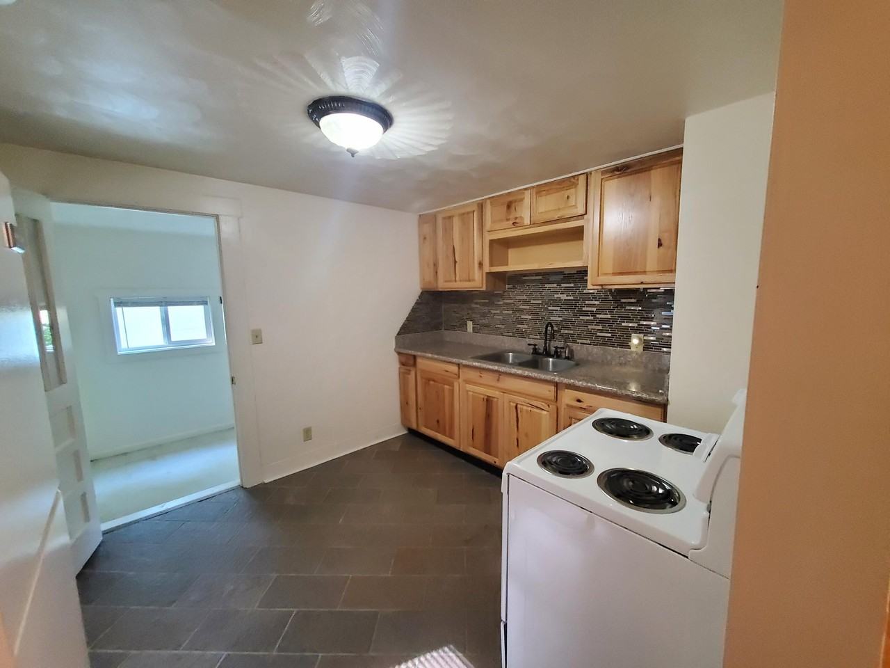 8342 Plantation Rd - Photo 7 of 9