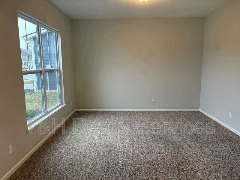 19195 Horsewood Dr - Photo 4 of 24