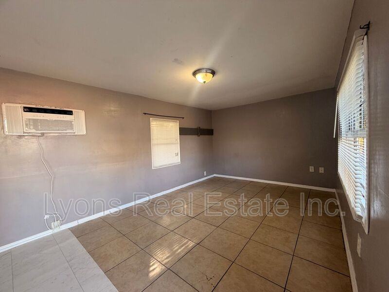 2016 Queen St - Photo 4 of 9