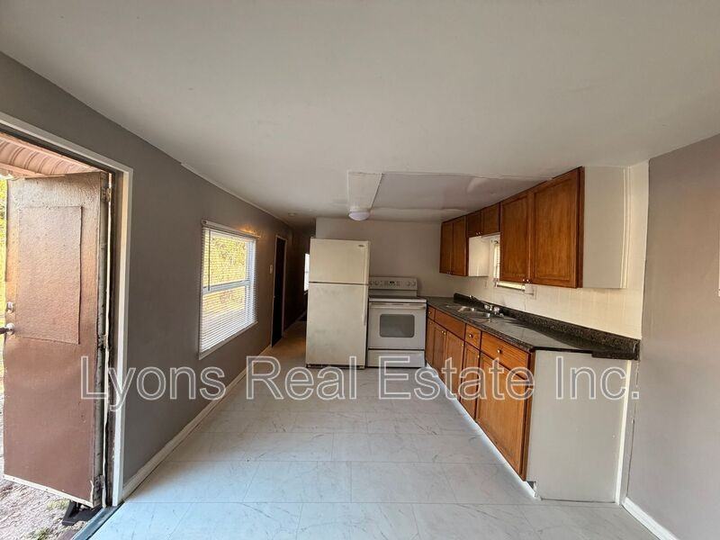 2016 Queen St - Photo 6 of 9