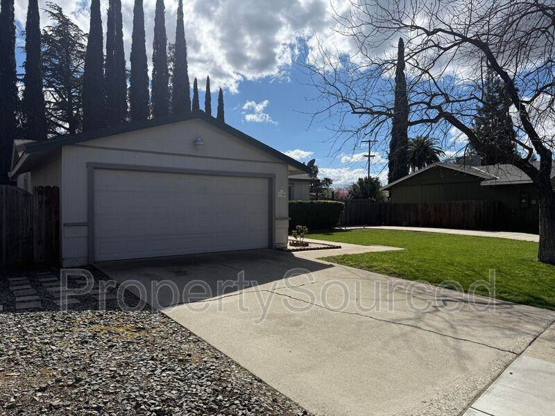 1708 Applegate Dr - Photo 2 of 35