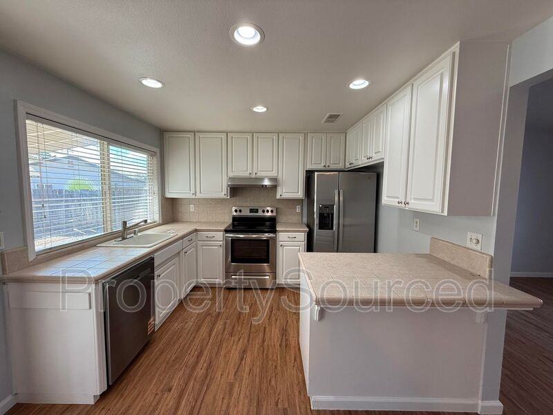 1708 Applegate Dr - Photo 7 of 35