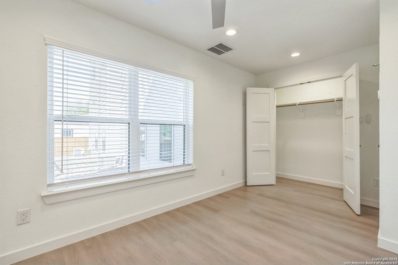 307 S Olive St - Photo 4 of 35