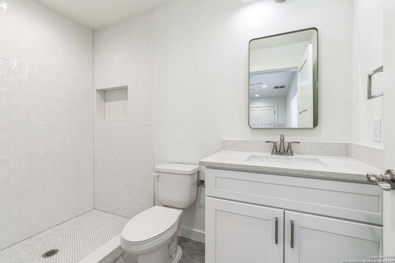 307 S Olive St - Photo 5 of 35