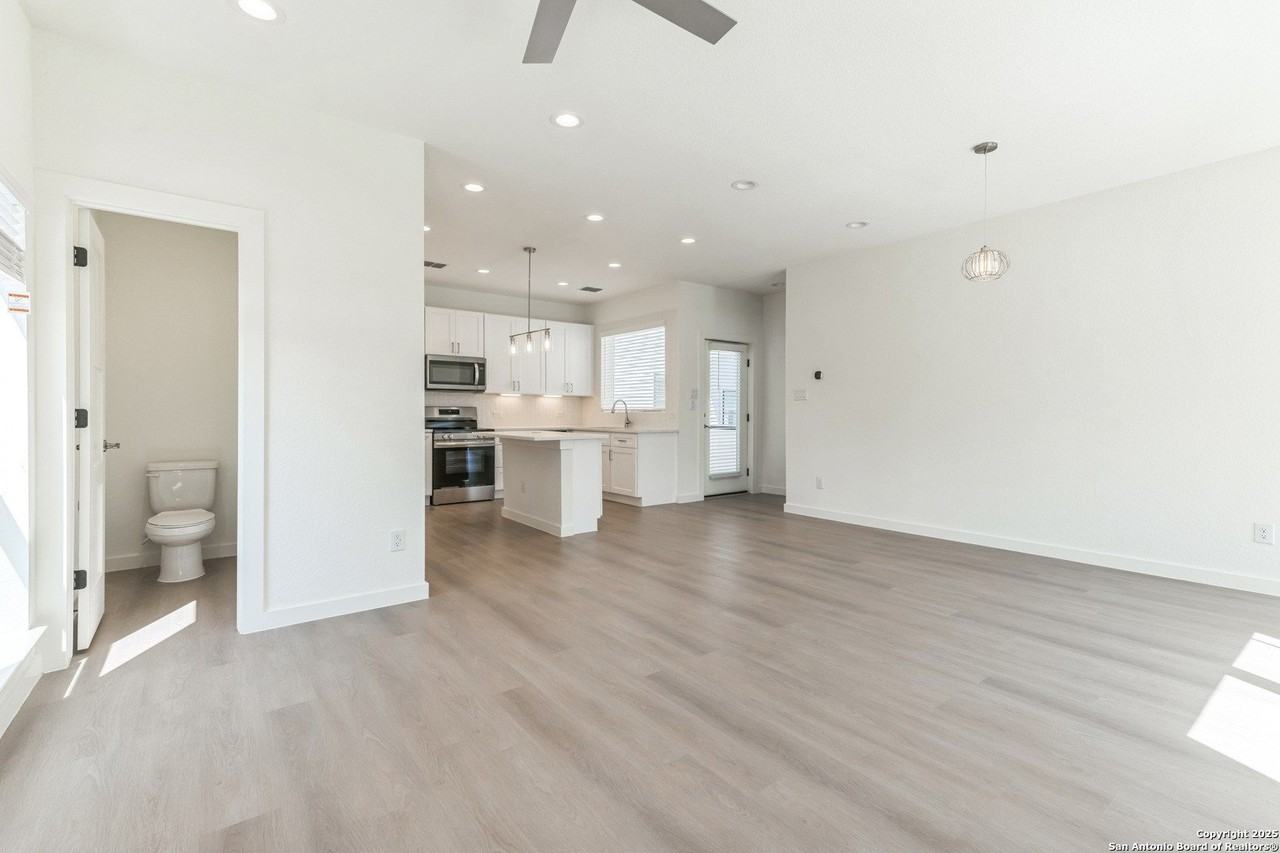 307 S Olive St - Photo 6 of 35