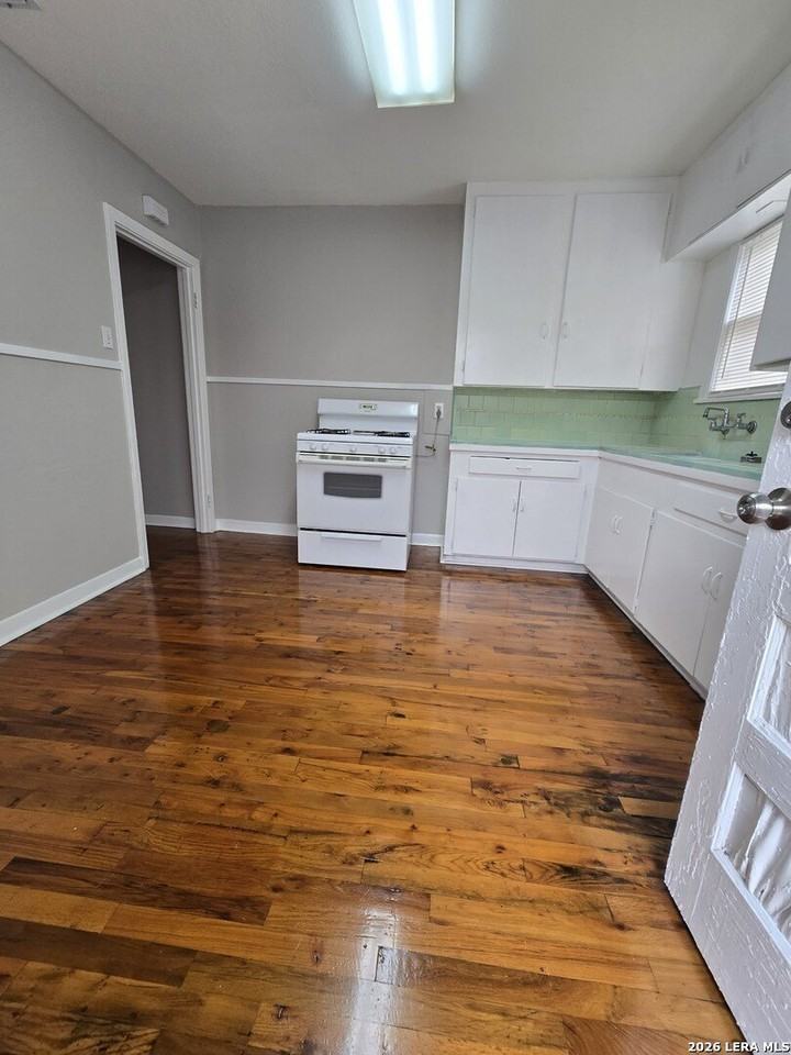 1339 W Hollywood Ave - Photo 6 of 10