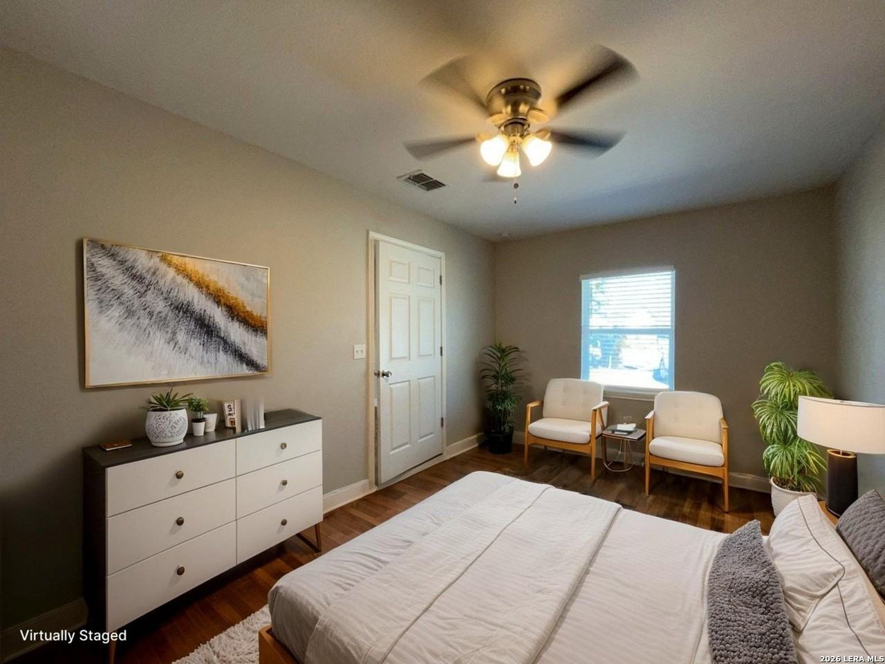 8905 Seacliff St - Photo 4 of 31