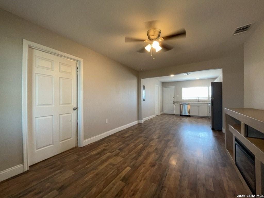 8905 Seacliff St - Photo 7 of 31