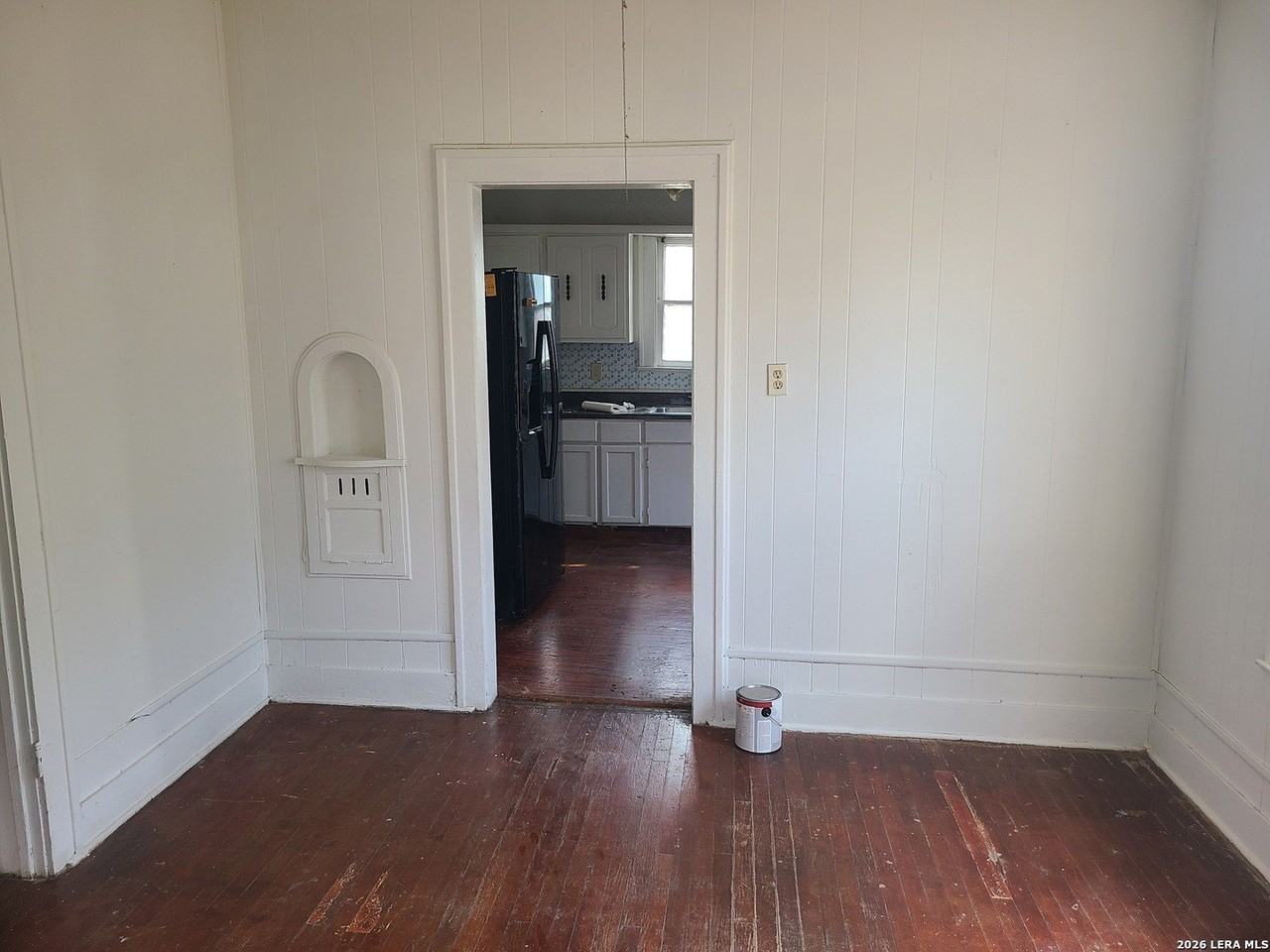 1106 Hammond Ave - Photo 2 of 4