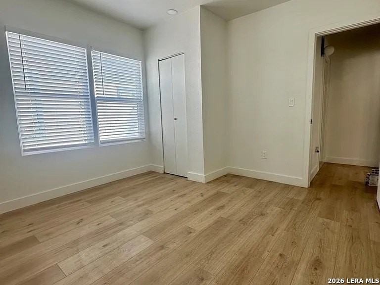 426 E Woodlawn Ave - Photo 5 of 11