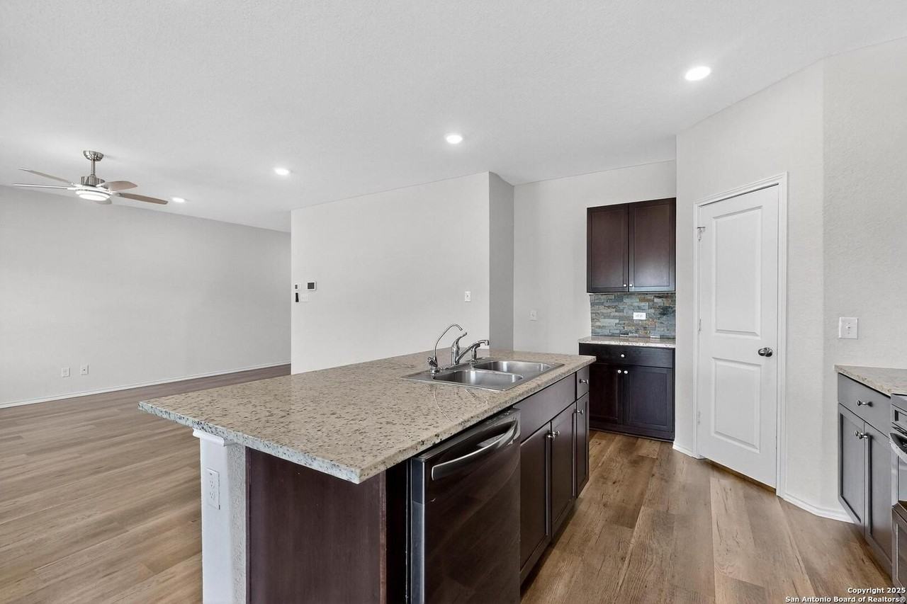 13415 Winemaker Dr - Photo 5 of 34