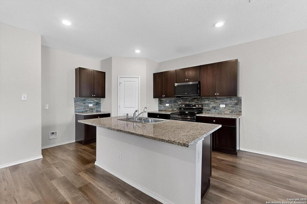 13415 Winemaker Dr - Photo 6 of 34