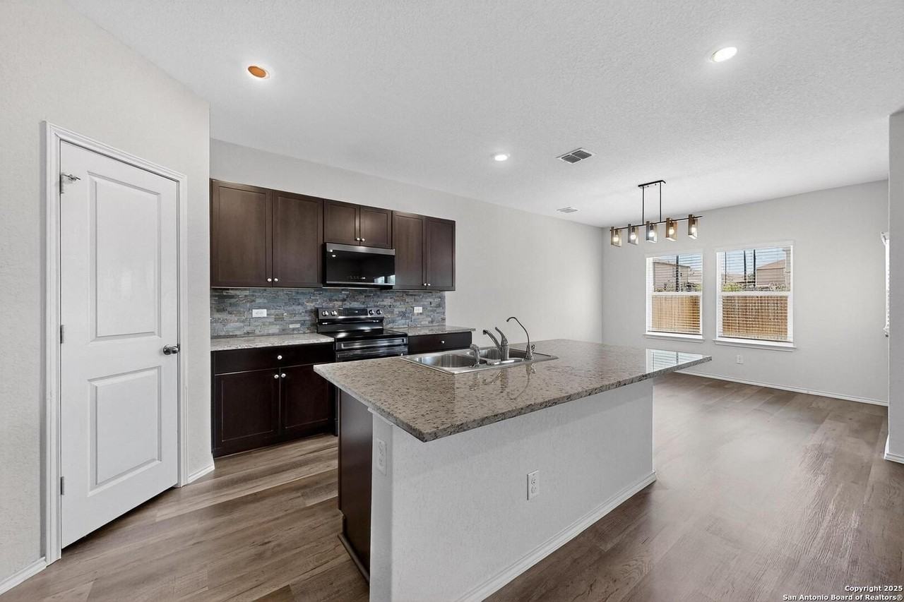 13415 Winemaker Dr - Photo 7 of 34