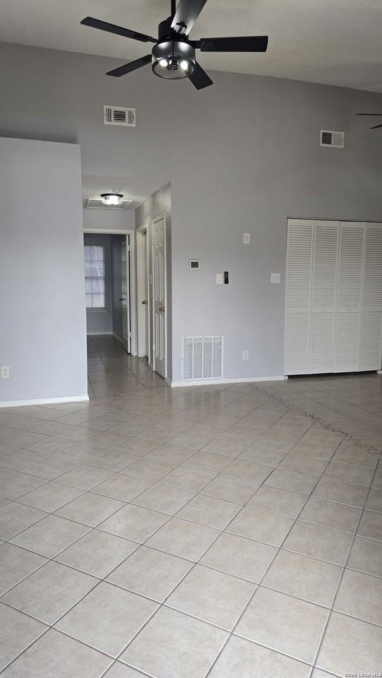1831 W Woodlawn Ave Apt 1 - Photo 2 of 8