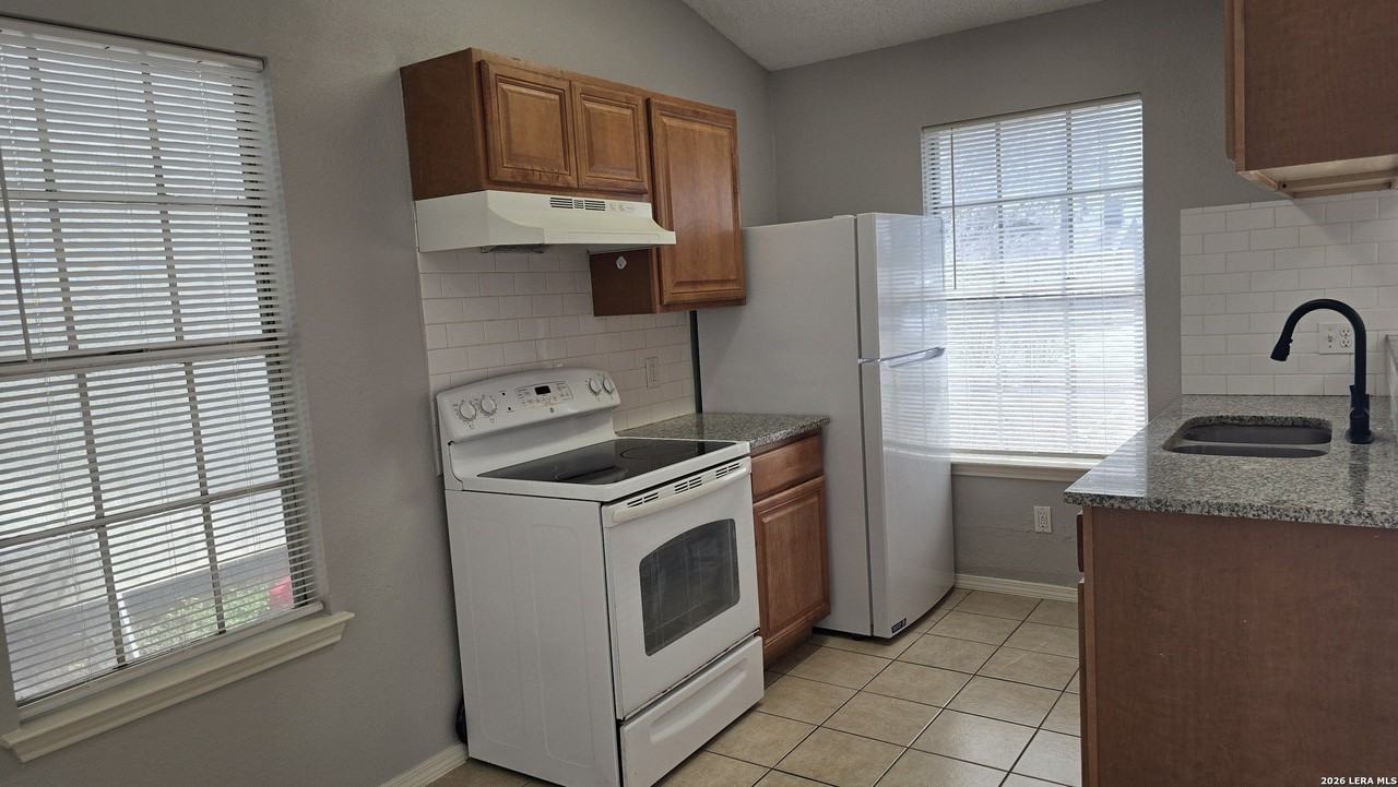 1831 W Woodlawn Ave Apt 1 - Photo 4 of 8