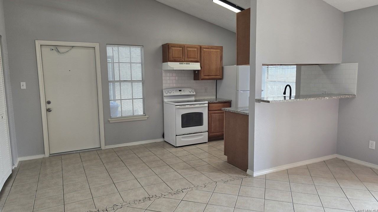 1831 W Woodlawn Ave Apt 1 - Photo 5 of 8