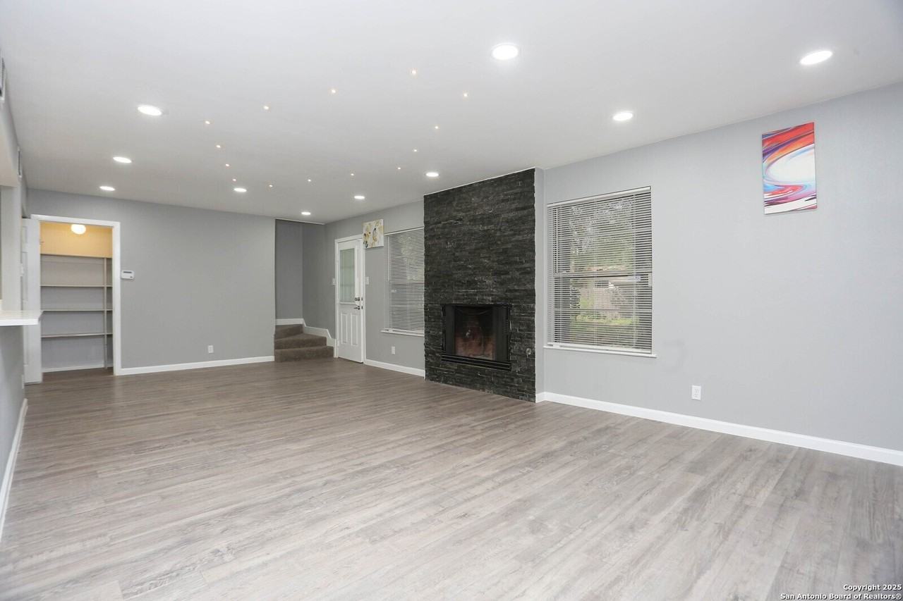 10406 Greenbay - Photo 4 of 24