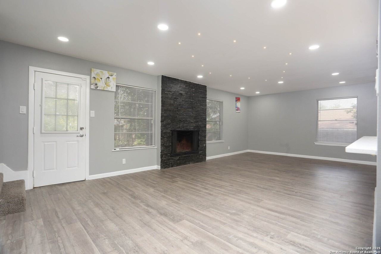 10406 Greenbay - Photo 5 of 24