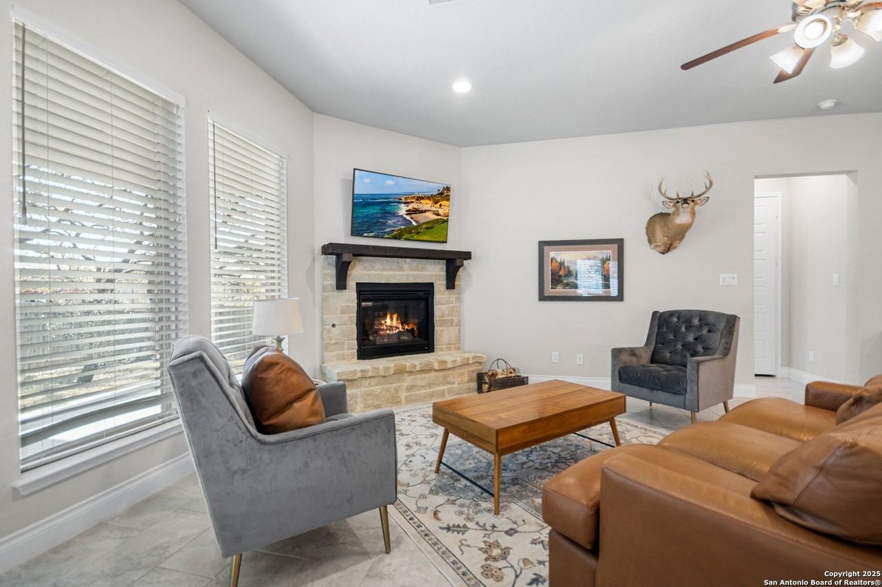 117 Boulder Crk - Photo 7 of 24