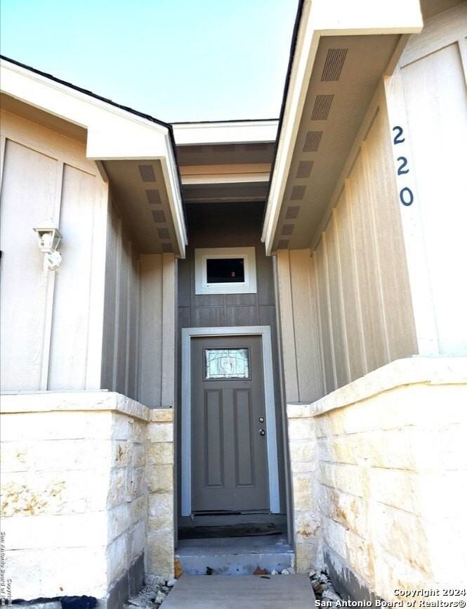 220 E Byrd Blvd - Photo 2 of 24