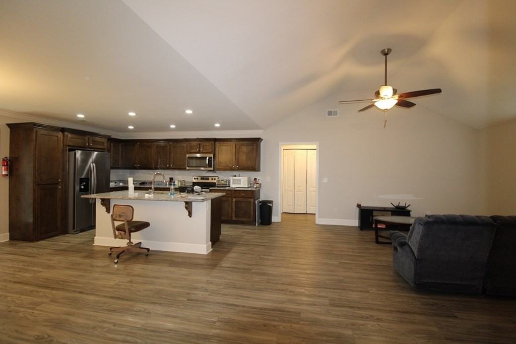 1315 Mayfield Dr - Photo 5 of 25