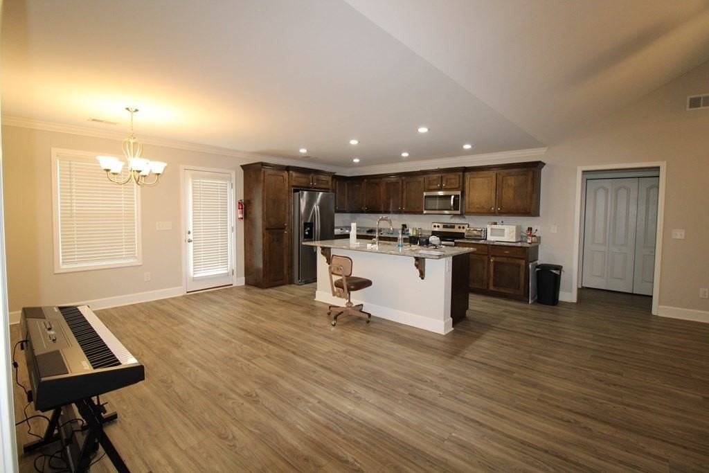 1315 Mayfield Dr - Photo 7 of 25